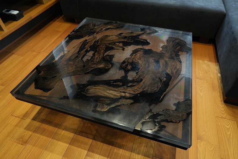 【東京都】神代杉×dark IIシャイン レジンテーブル