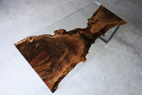 【東京都】クラロウォールナット×クリア×金箔・銀箔 レジンテーブル