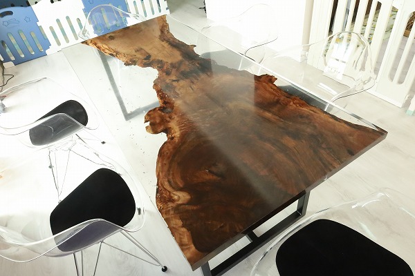 【東京都】クラロウォールナット×クリア×金箔・銀箔 レジンテーブル