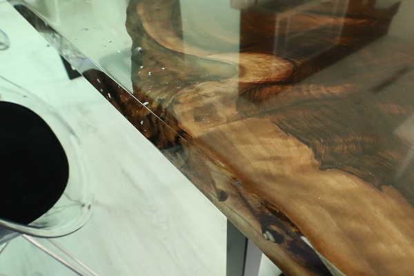 【東京都】クラロウォールナット×クリア×金箔・銀箔 レジンテーブル