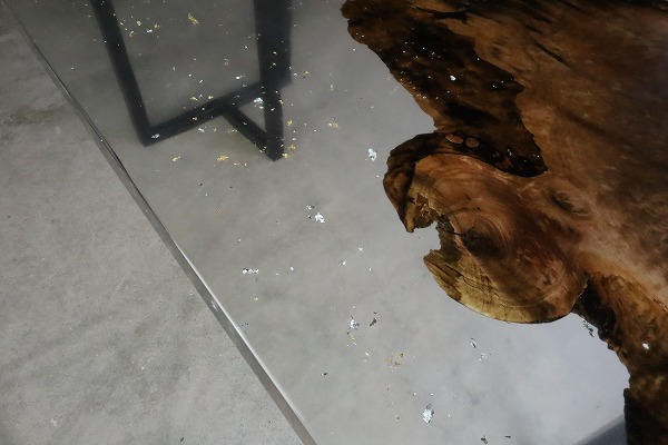 【東京都】クラロウォールナット×クリア×金箔・銀箔 レジンテーブル