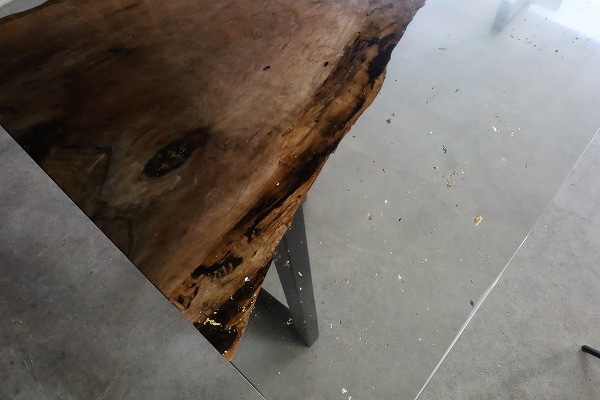 【東京都】クラロウォールナット×クリア×金箔・銀箔 レジンテーブル