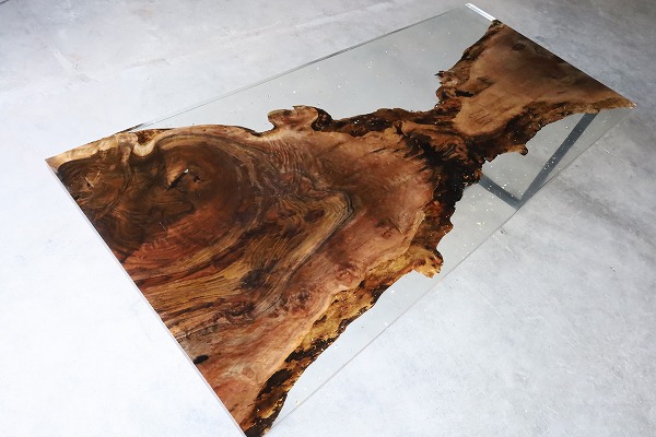 【東京都】クラロウォールナット×クリア×金箔・銀箔 レジンテーブル