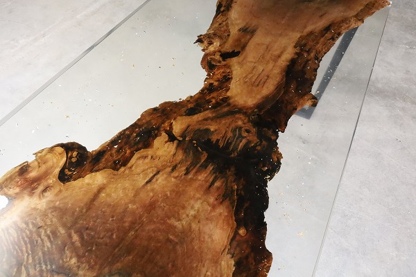 【東京都】クラロウォールナット×クリア×金箔・銀箔 レジンテーブル